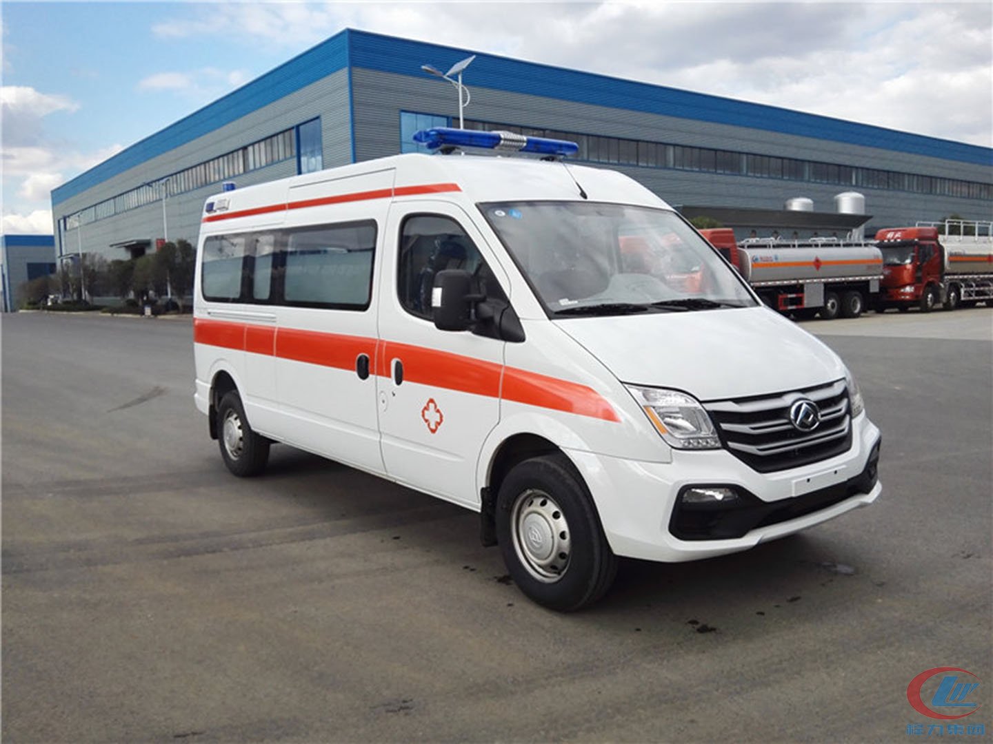 國六大通V80長軸中頂轉運型救護車