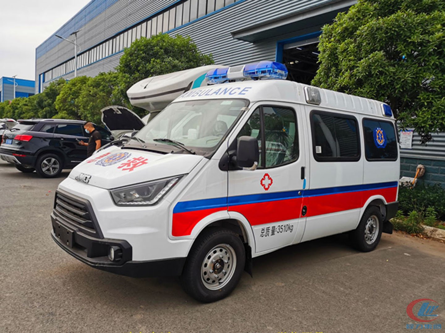 國(guó)六江鈴特順短軸中頂救護(hù)車