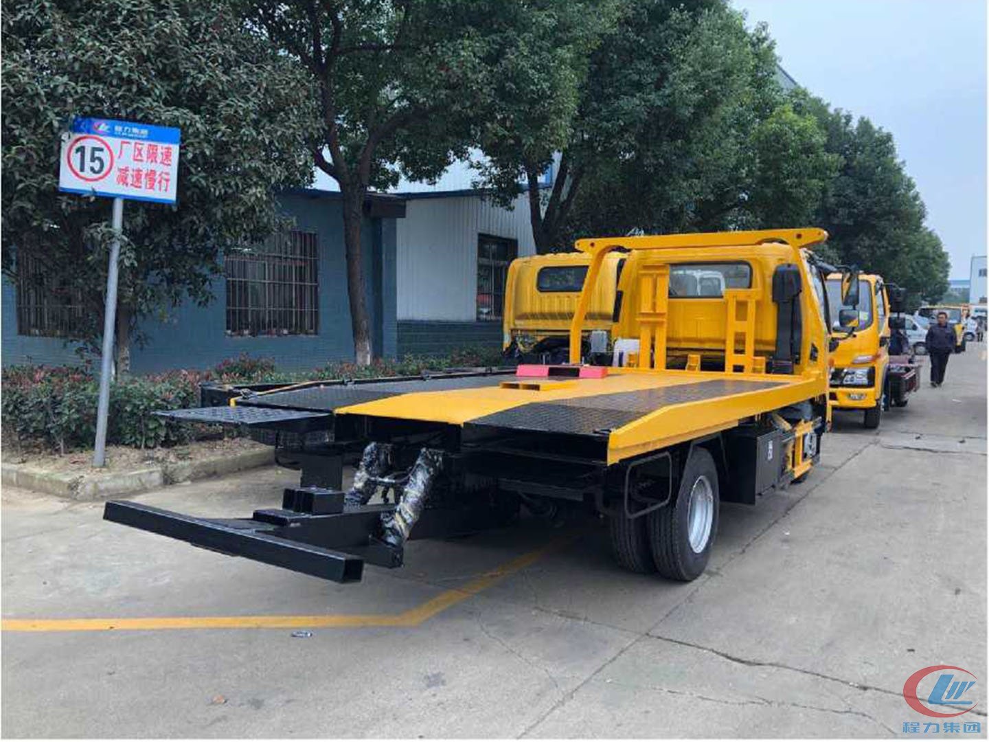 國(guó)六江淮駿鈴V5一拖二平板清障車(chē)