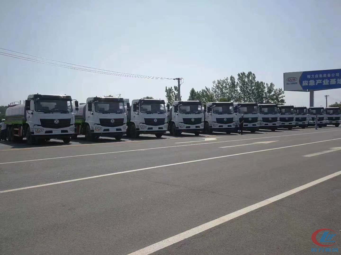 程力集團國六東風D3L后雙橋抑塵灑水車十臺齊發