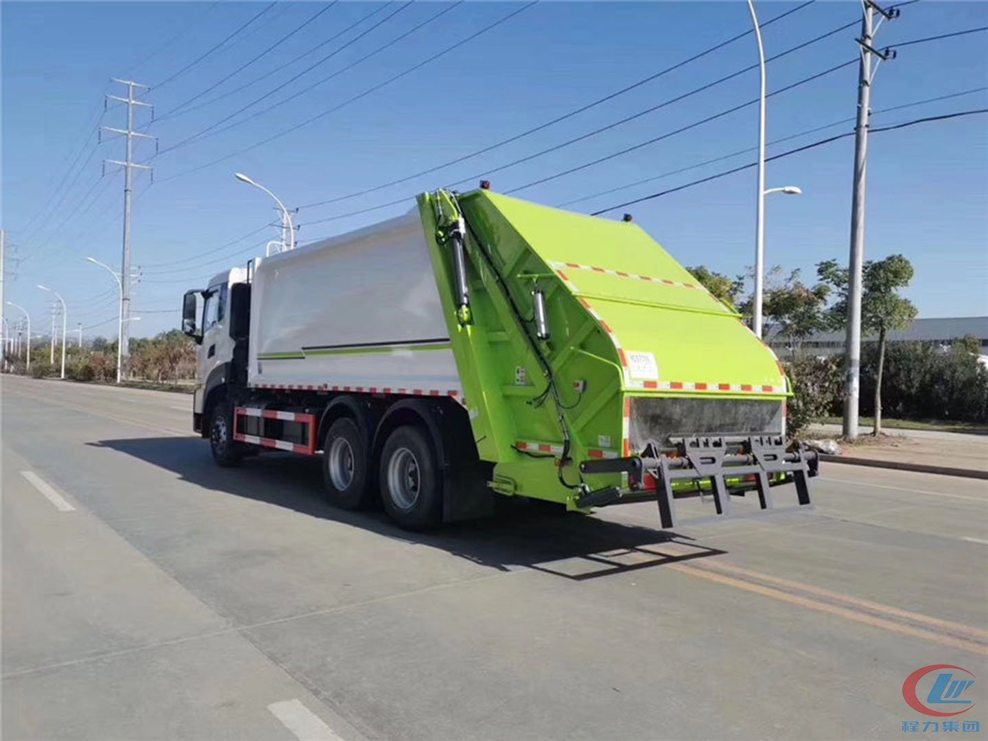 國六東風天龍后雙橋18方壓縮垃圾車圖片