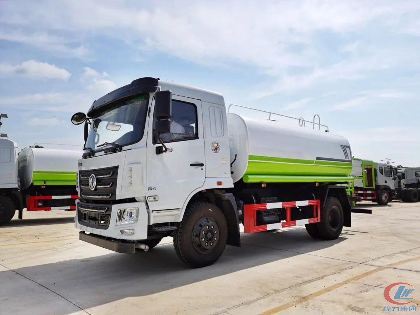 國(guó)六東風(fēng)華神F5灑水車