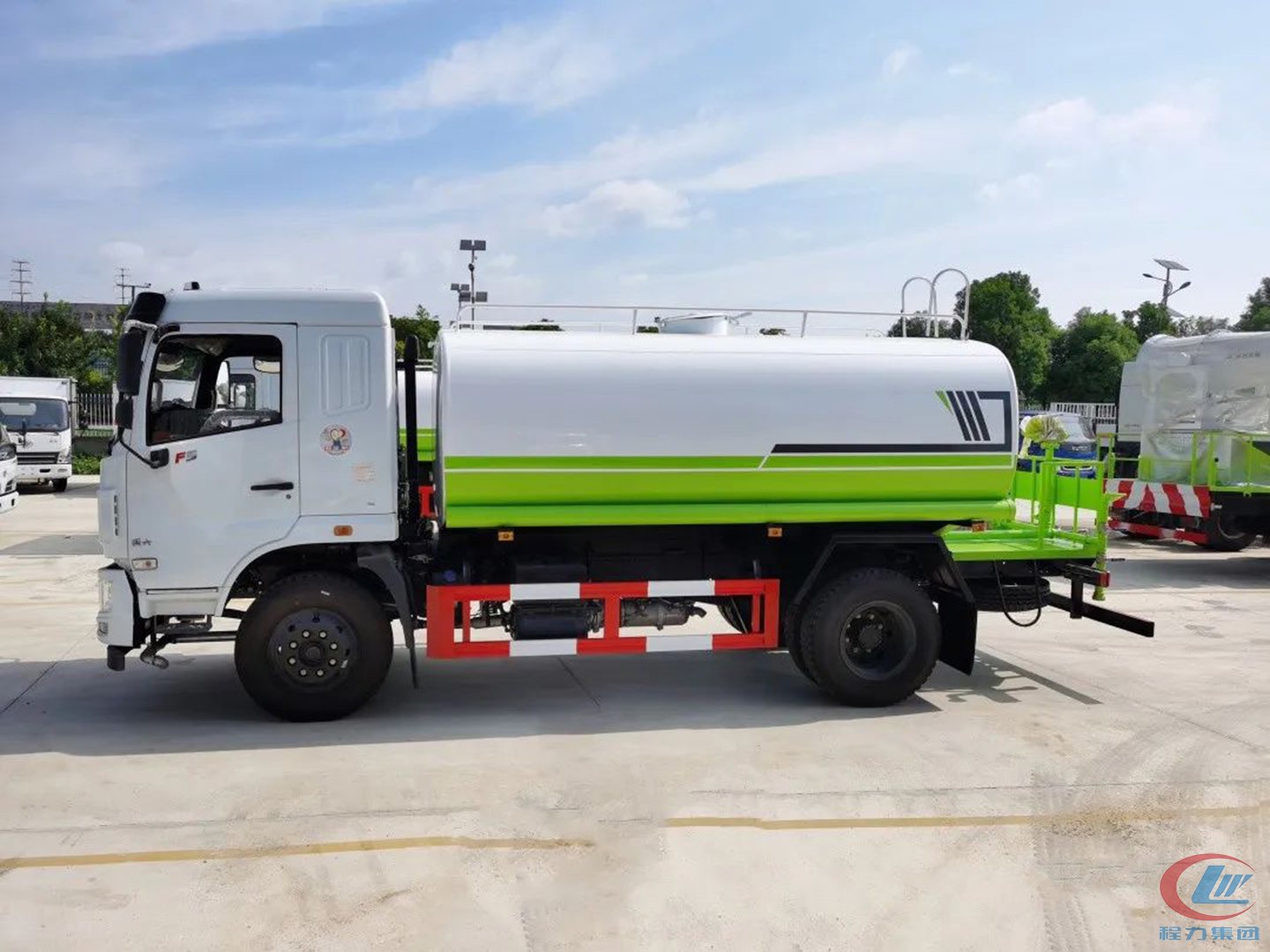 國(guó)六東風(fēng)華神F5灑水車