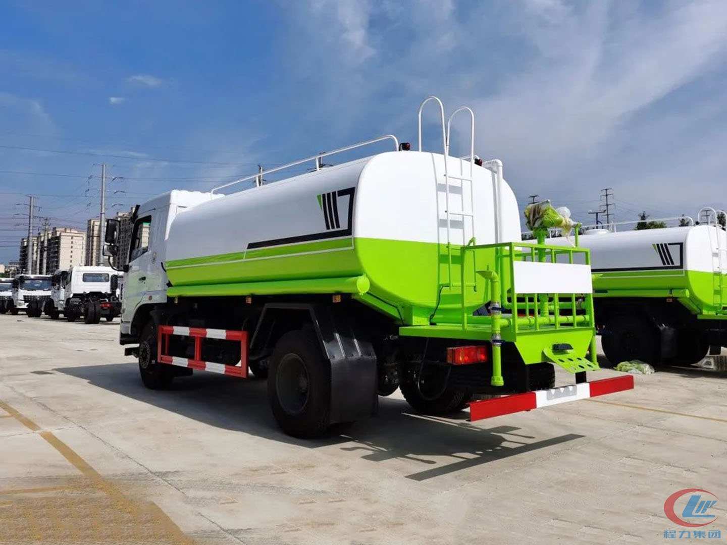 國(guó)六東風(fēng)華神F5灑水車