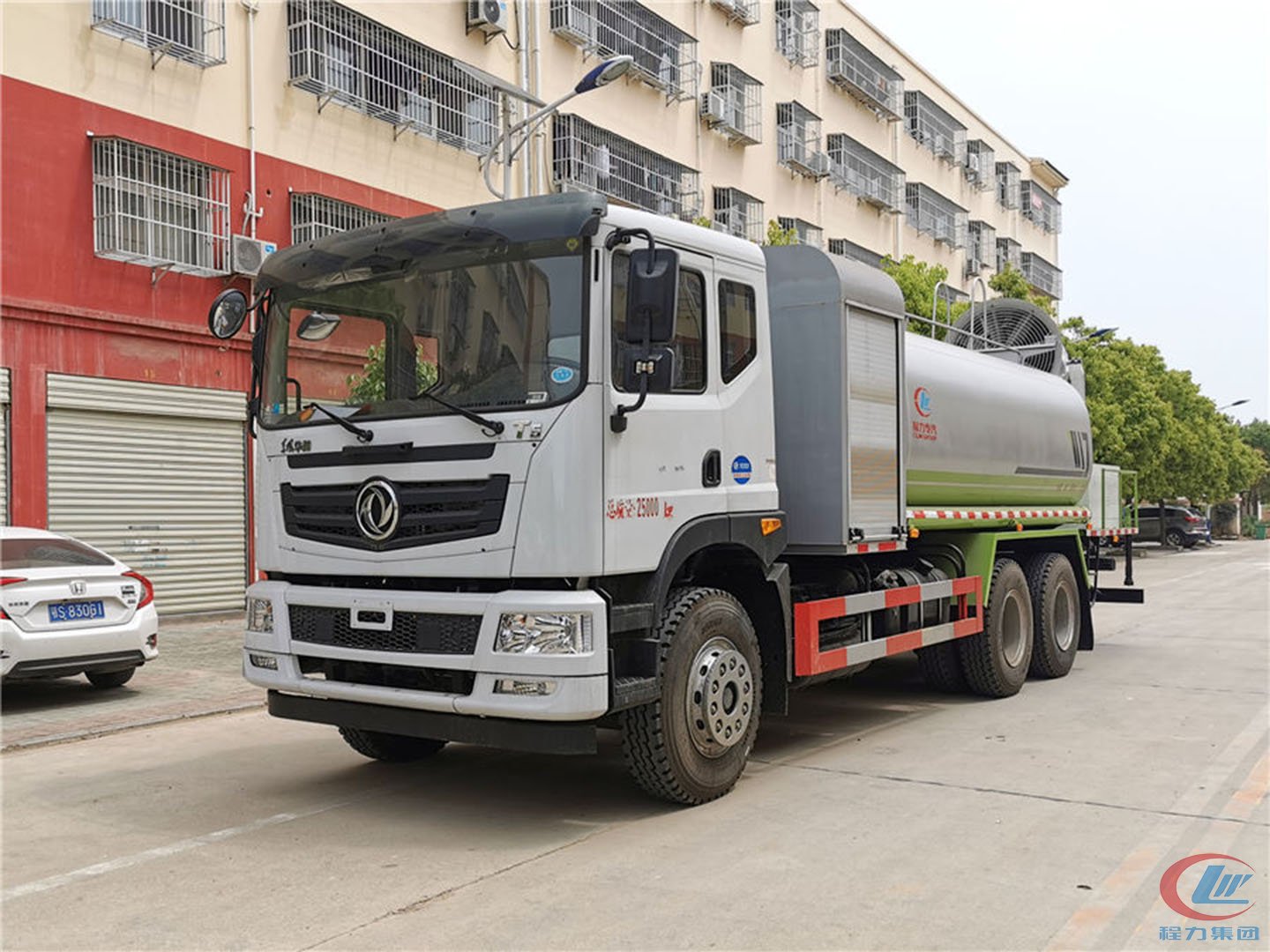 國六東風(fēng)華神T5后雙橋多功能抑塵車