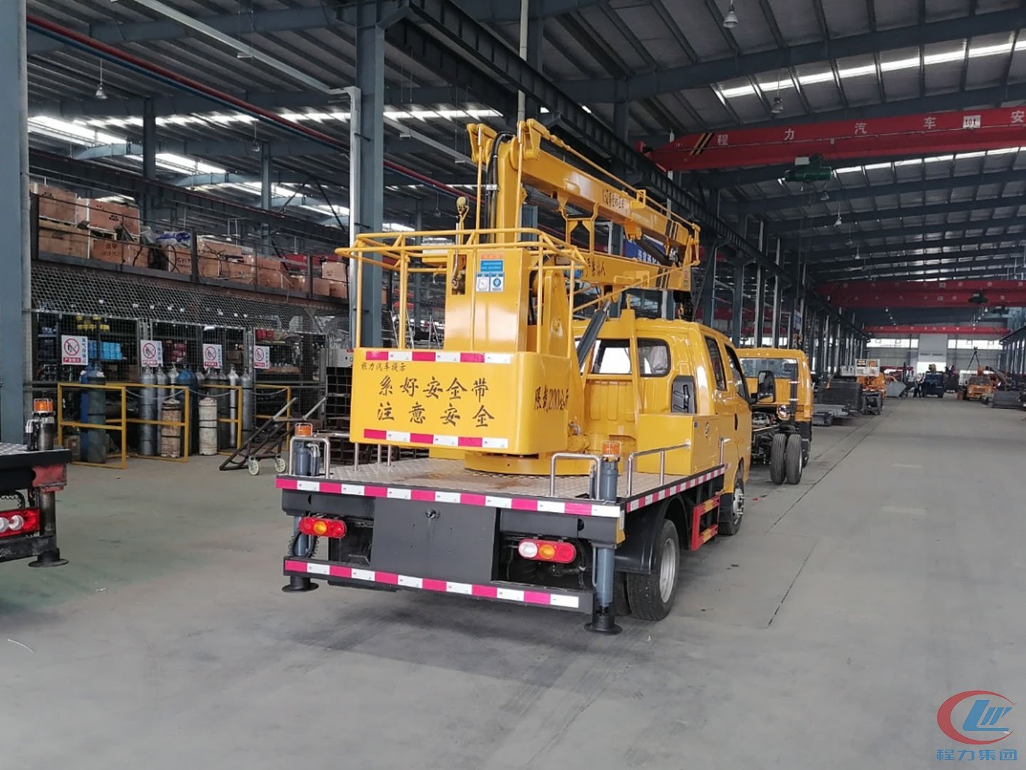 國六飛碟締途雙排座13.5米藍牌高空作業車