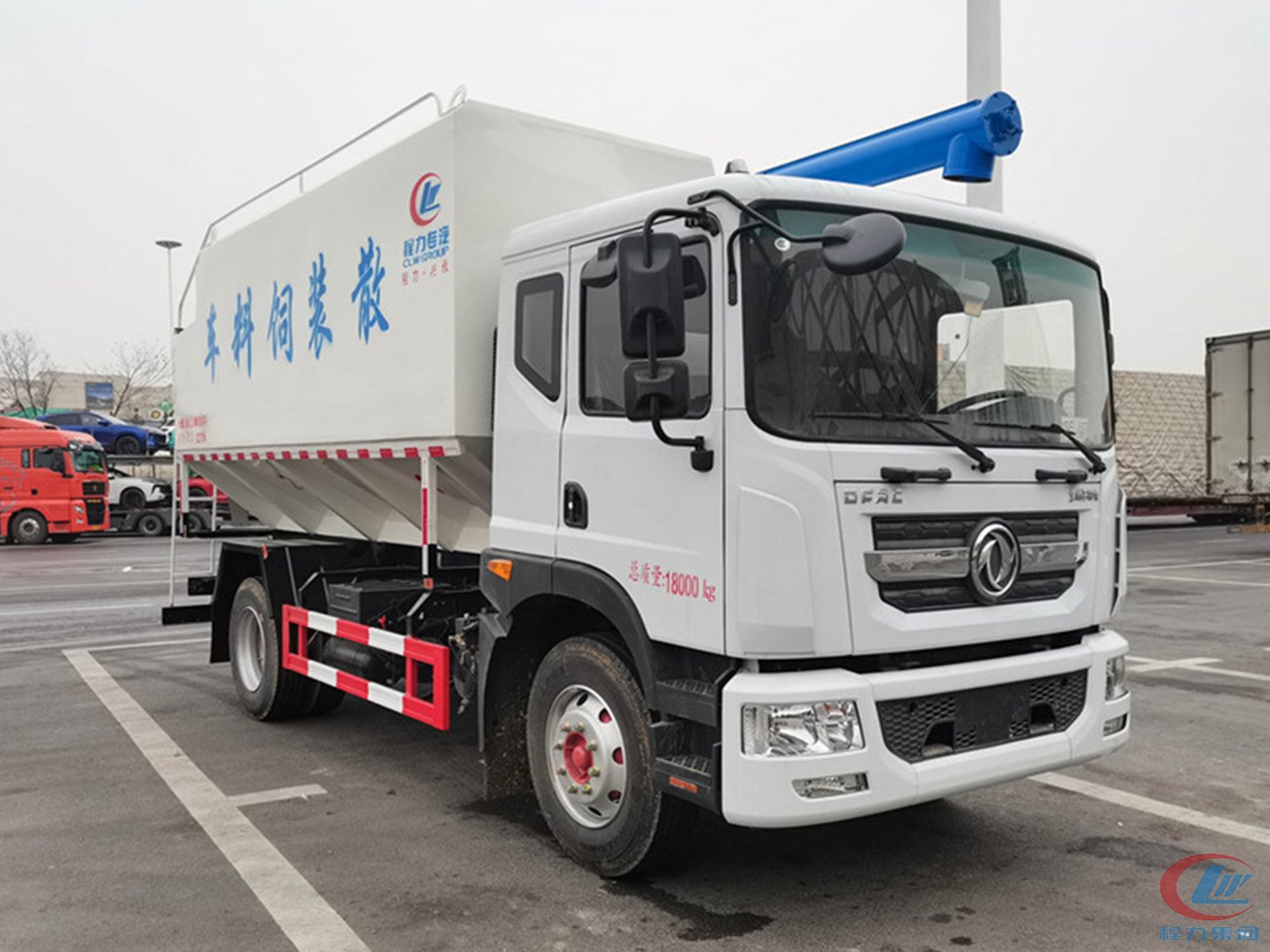 東風(fēng)多利卡D9國六散裝飼料運輸車