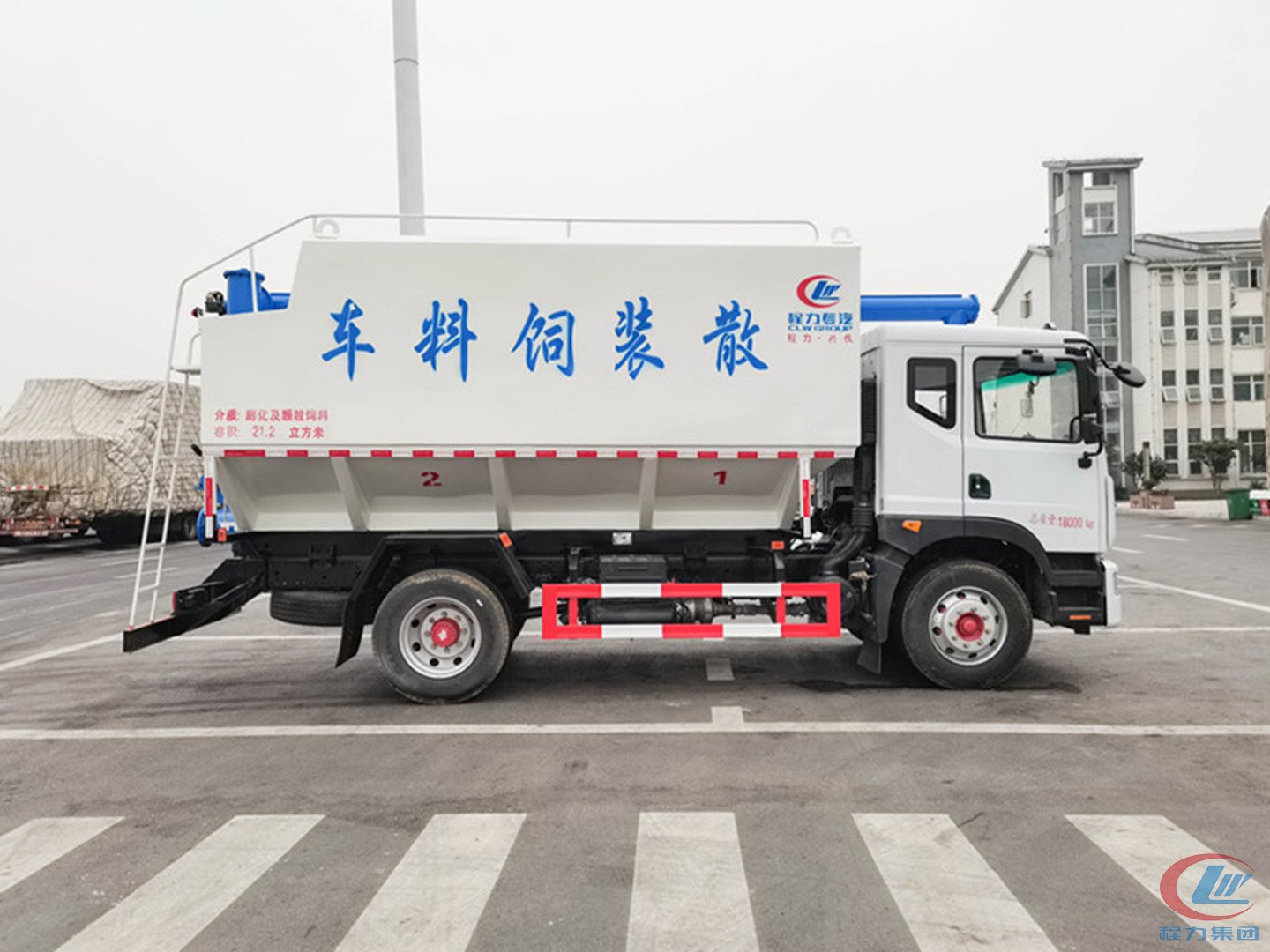 東風(fēng)多利卡D9國六散裝飼料運輸車