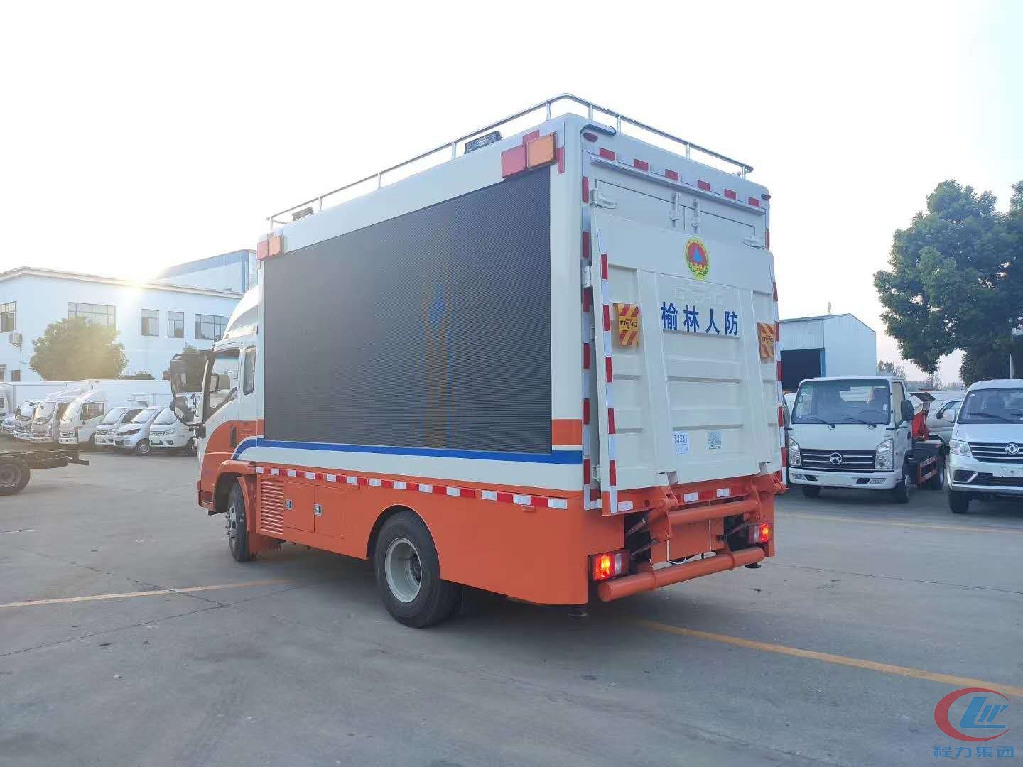 國六重汽豪沃人防應(yīng)急宣傳車