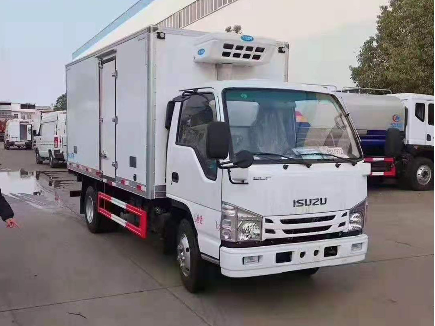國(guó)六五十鈴100P冷藏車