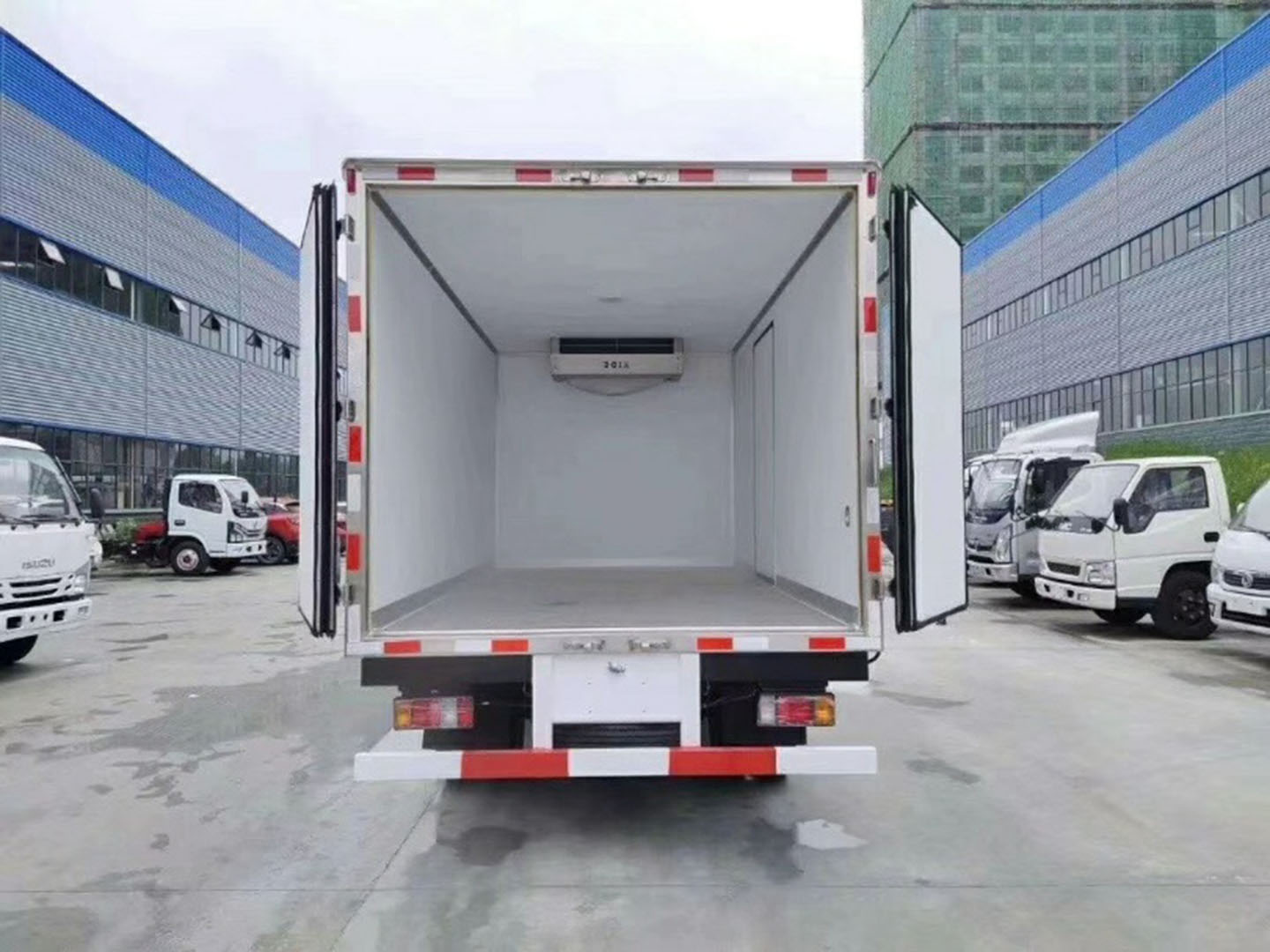 國(guó)六慶鈴五十鈴KV100冷藏車