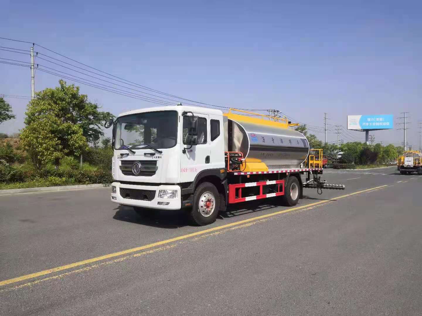 東風(fēng)D9國(guó)六10噸瀝青灑布車