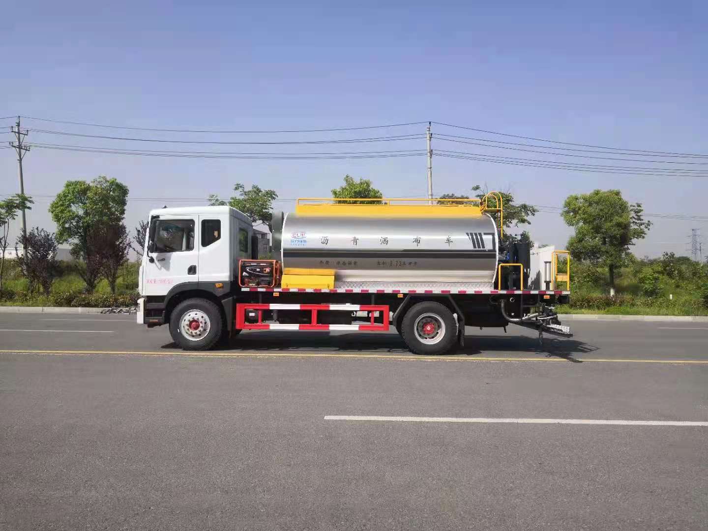 東風(fēng)D9國(guó)六10噸瀝青灑布車