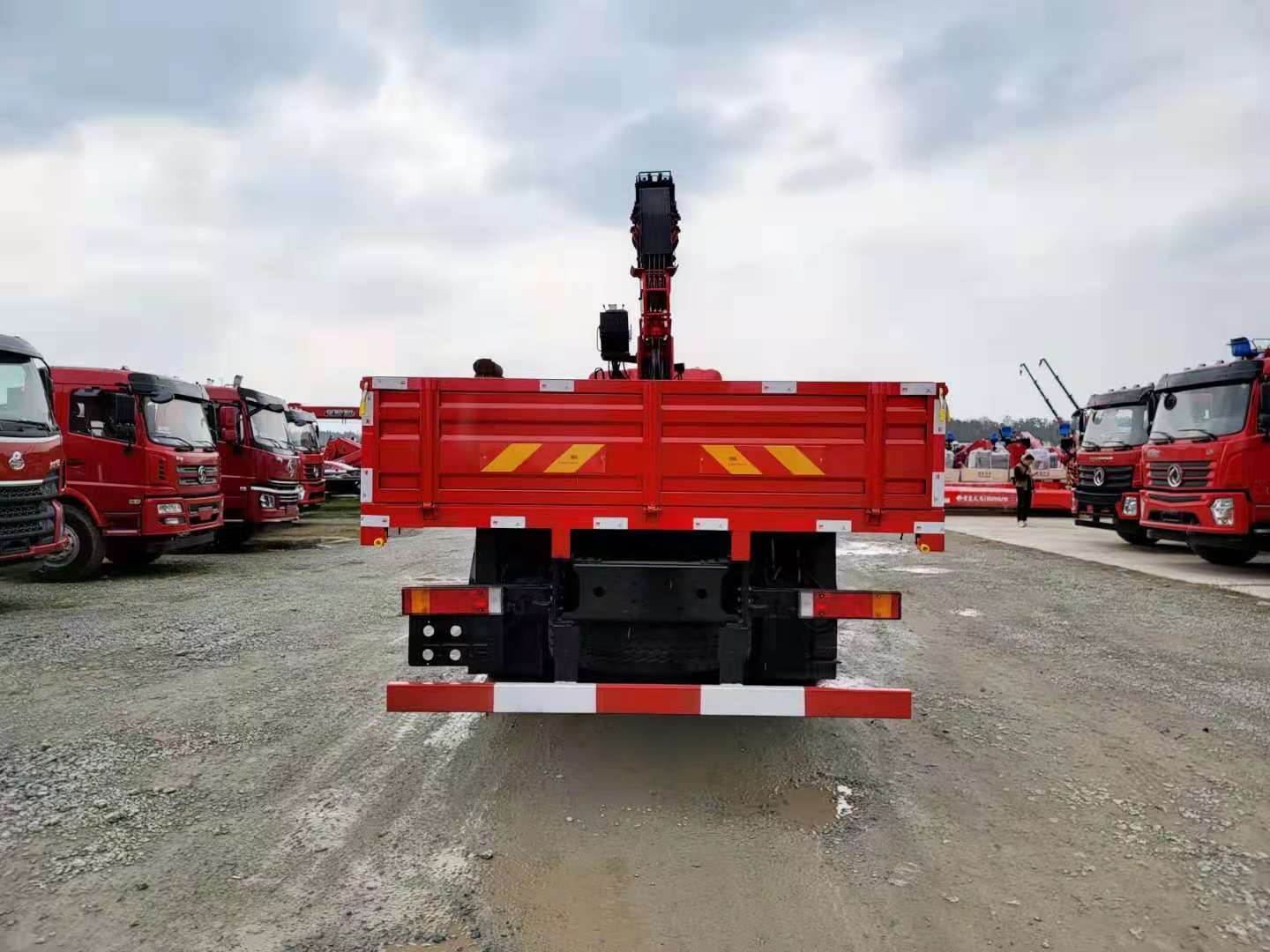 國六東風(fēng)錦程V6前四后八隨車吊