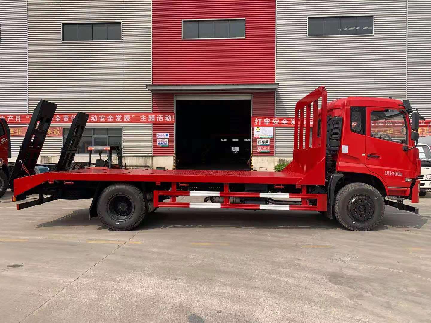 國六東風(fēng)D17-H平板運(yùn)輸車圖片