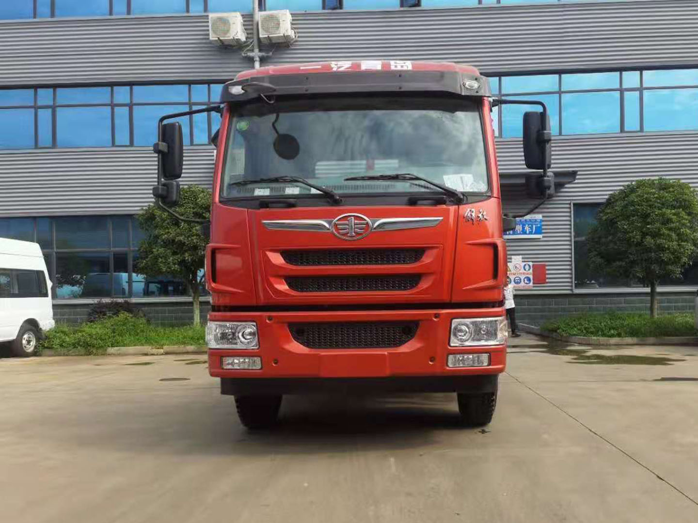 國(guó)六解放龍V單橋平板運(yùn)輸車(chē)