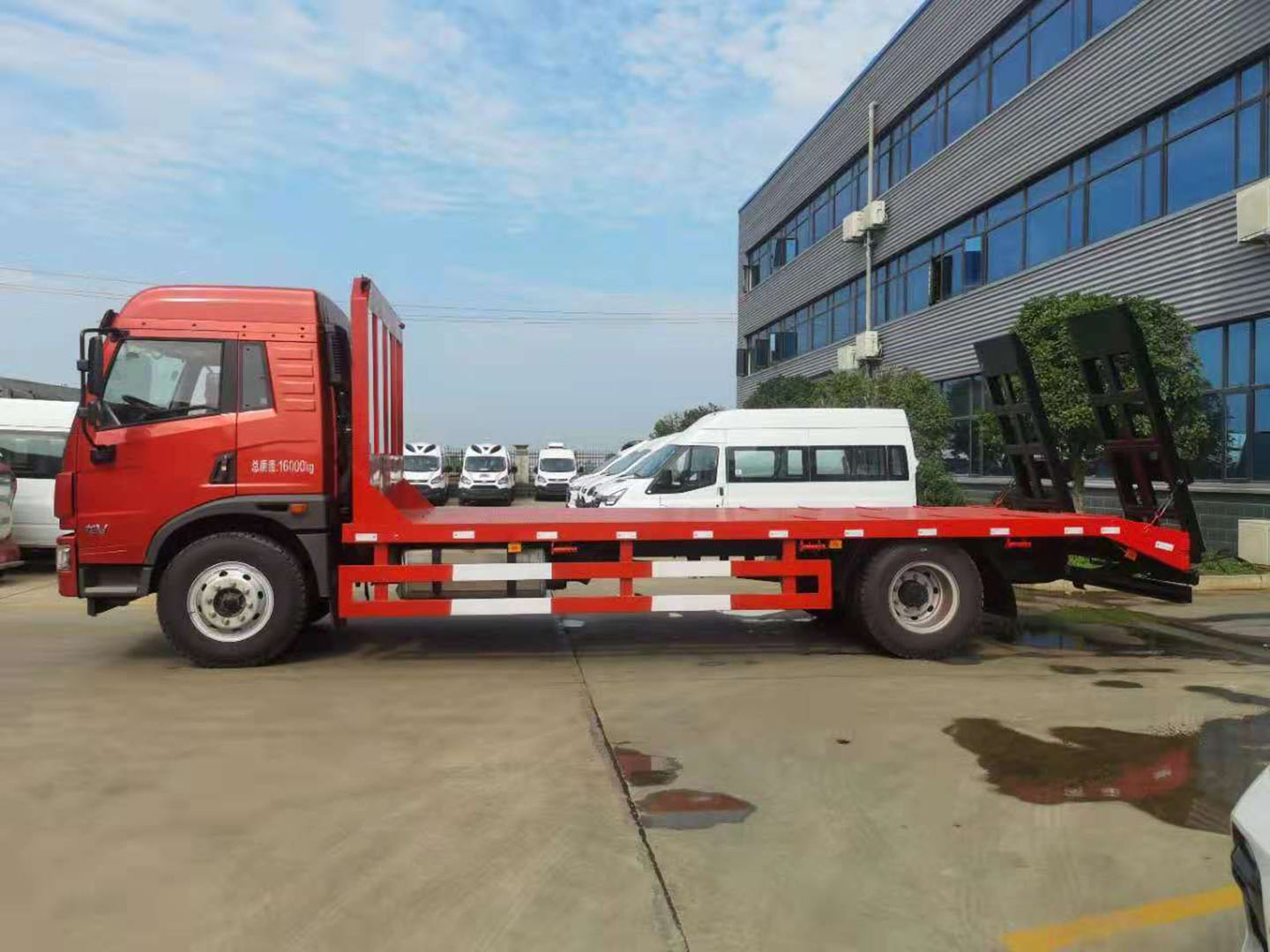 國(guó)六解放龍V單橋平板運(yùn)輸車(chē)