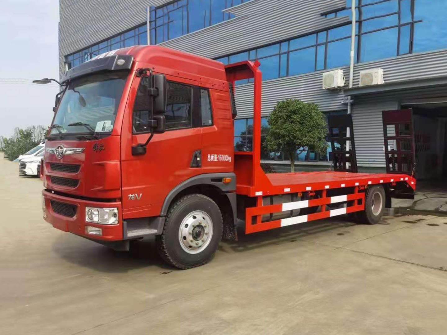 國(guó)六解放龍V單橋平板運(yùn)輸車(chē)