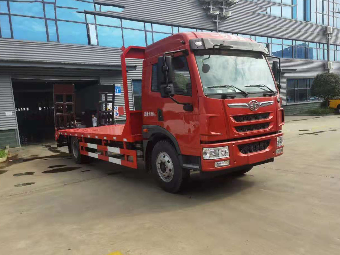 國(guó)六解放龍V單橋平板運(yùn)輸車(chē)