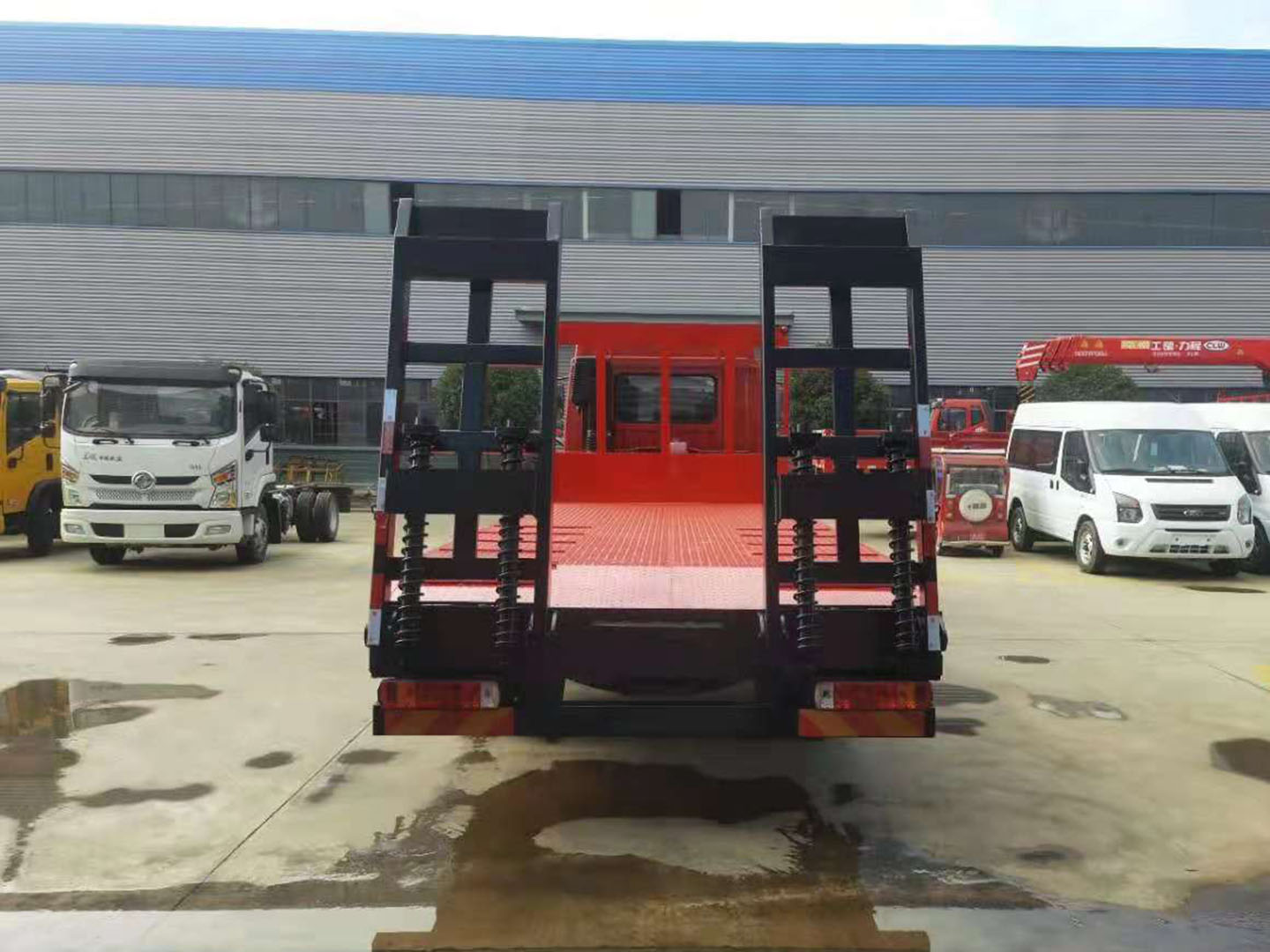 國(guó)六解放龍V單橋平板運(yùn)輸車(chē)