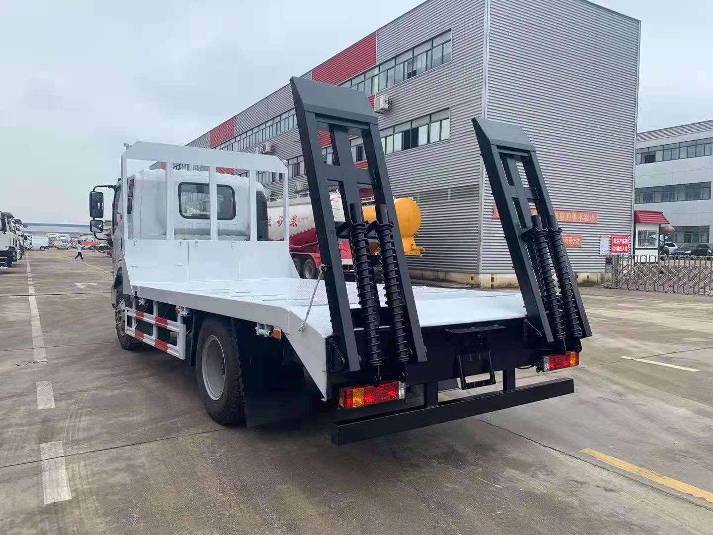 國六陜汽軒德X9平板運(yùn)輸車