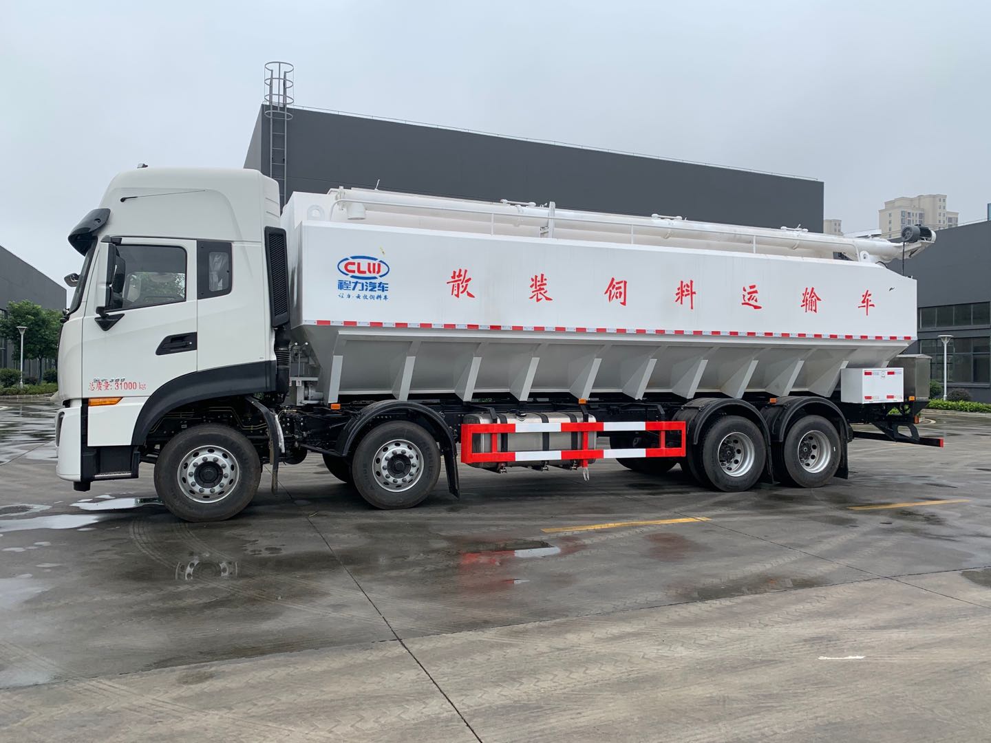 國(guó)六東風(fēng)天龍前四后八散裝飼料運(yùn)輸車