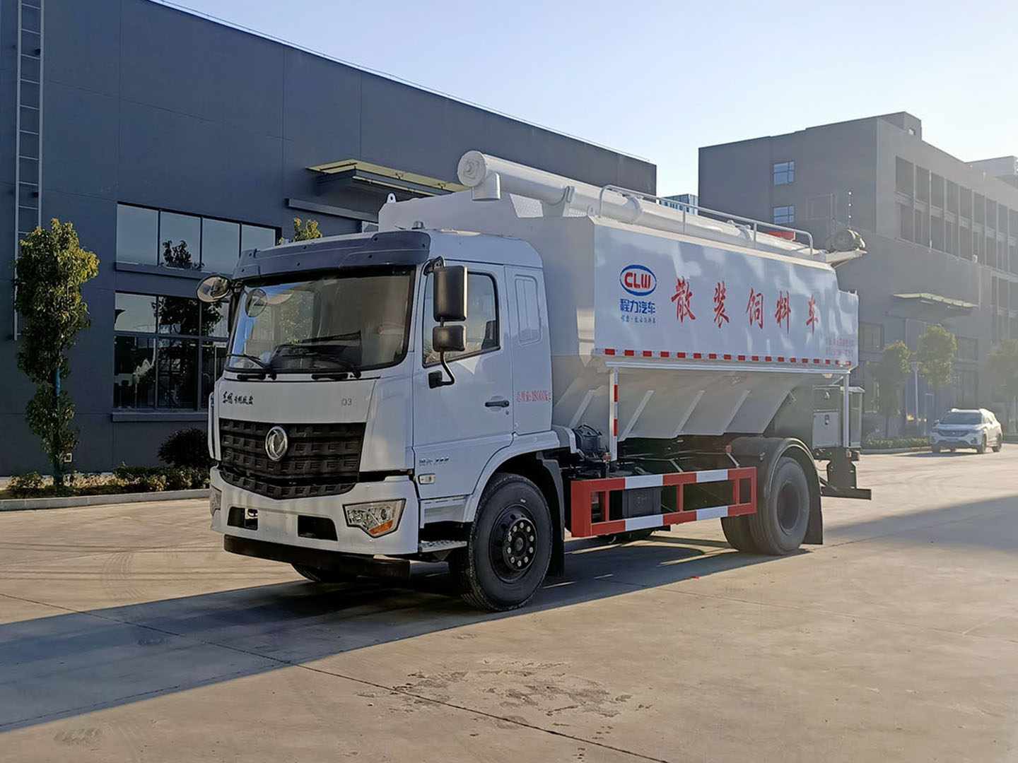 國(guó)六東風(fēng)專底D3單橋散裝飼料車