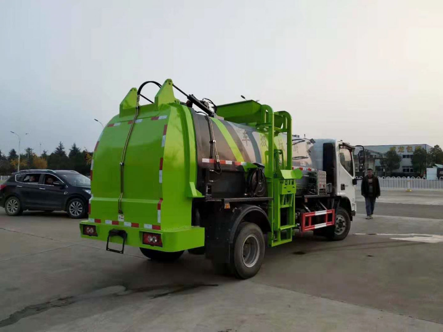 國(guó)六福田歐馬可（方罐）餐廚垃圾車(chē)