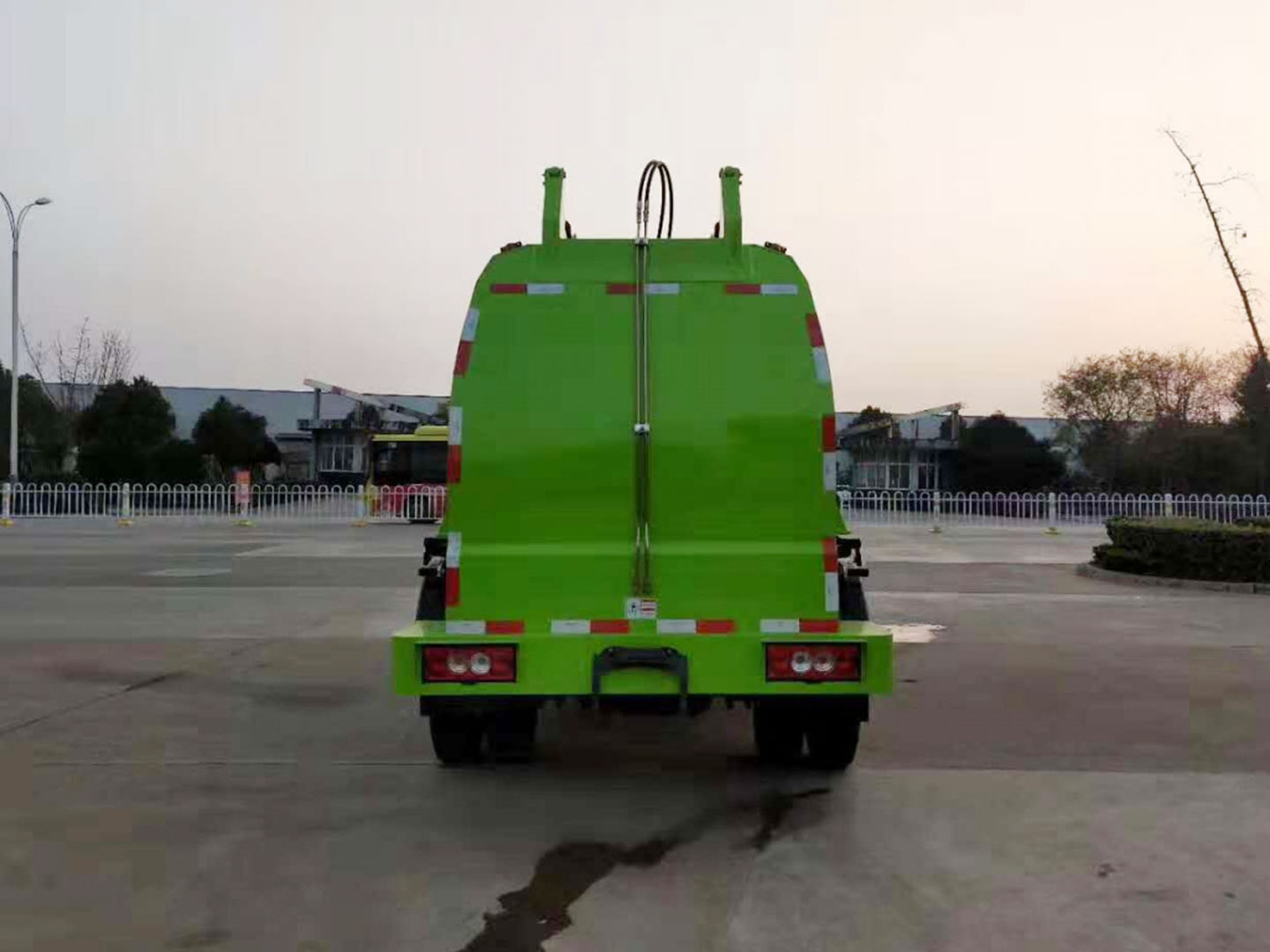 國(guó)六福田歐馬可（方罐）餐廚垃圾車(chē)