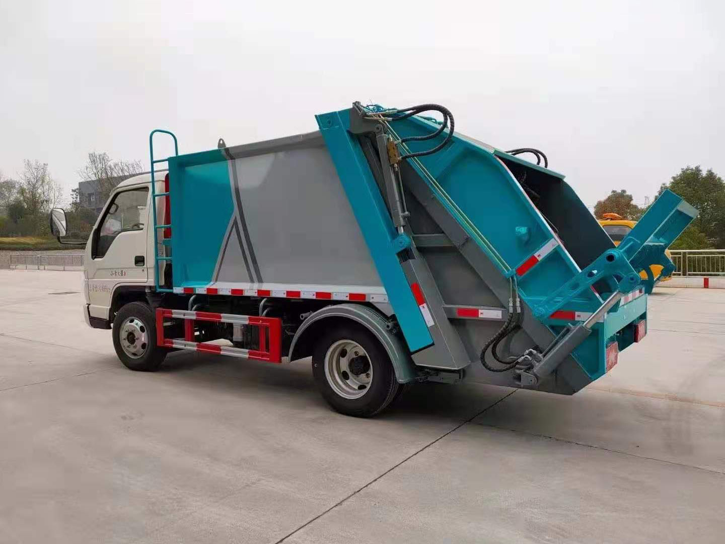國六福田時代小卡藍(lán)牌壓縮垃圾車