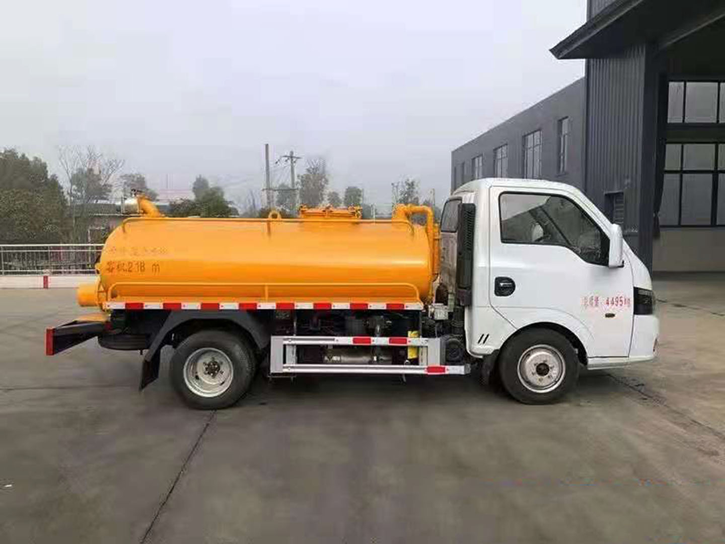 國六東風途逸吸糞車