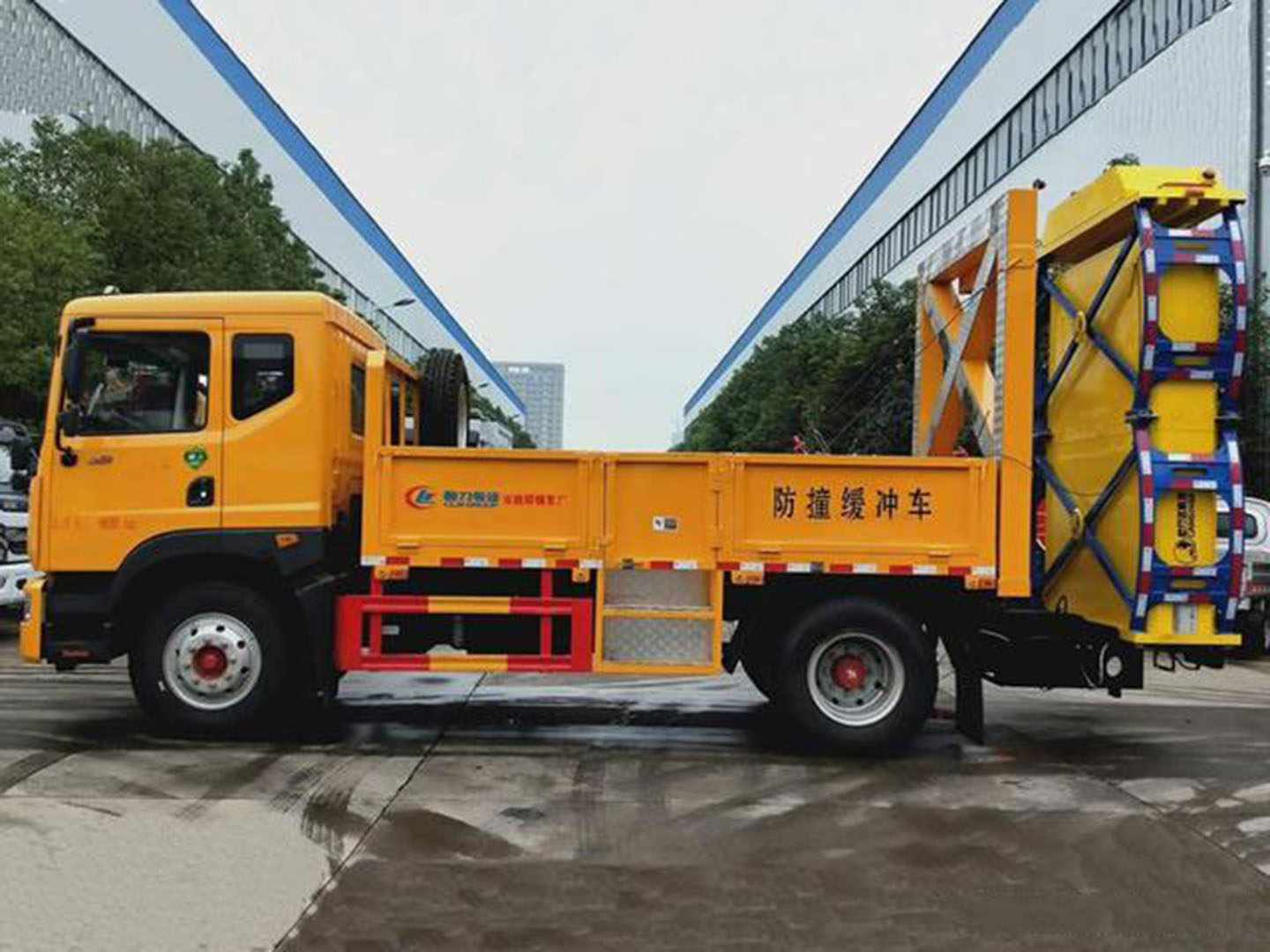 國六東風(fēng)D9防沖撞緩沖車