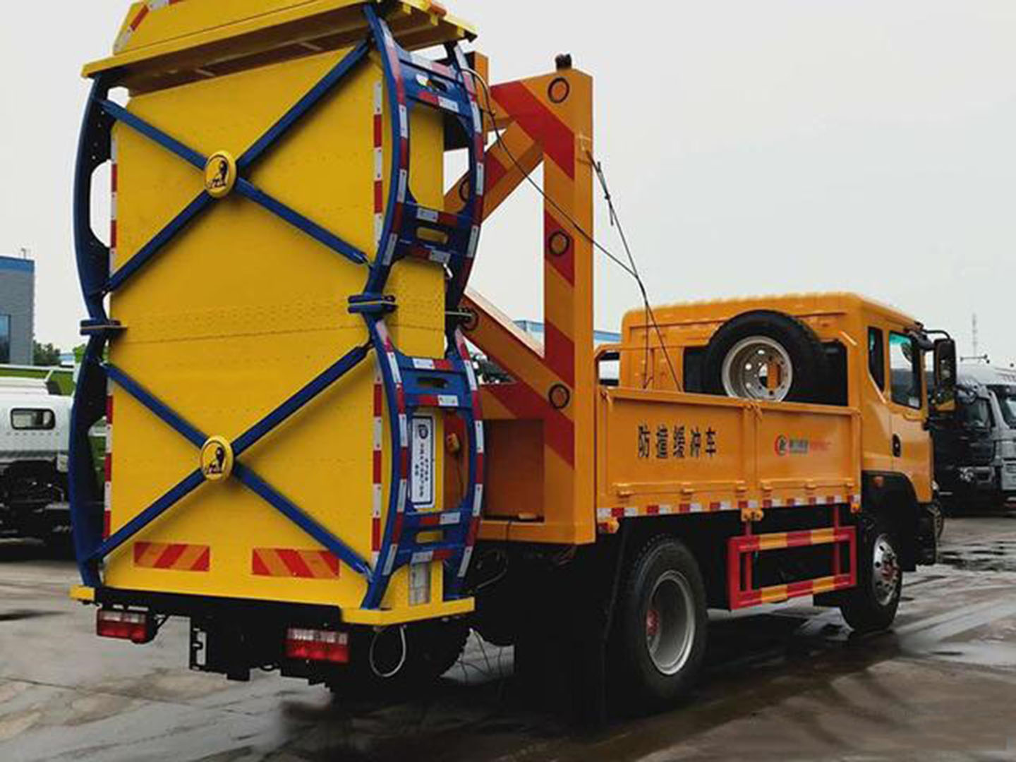 國六東風(fēng)D9防沖撞緩沖車