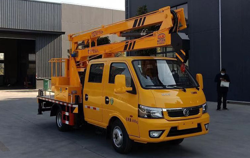 東風途逸雙排13米高空作業(yè)車