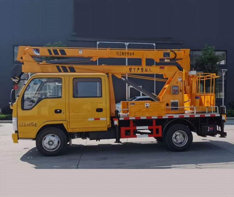 國六五十鈴13米高空作業車側面圖