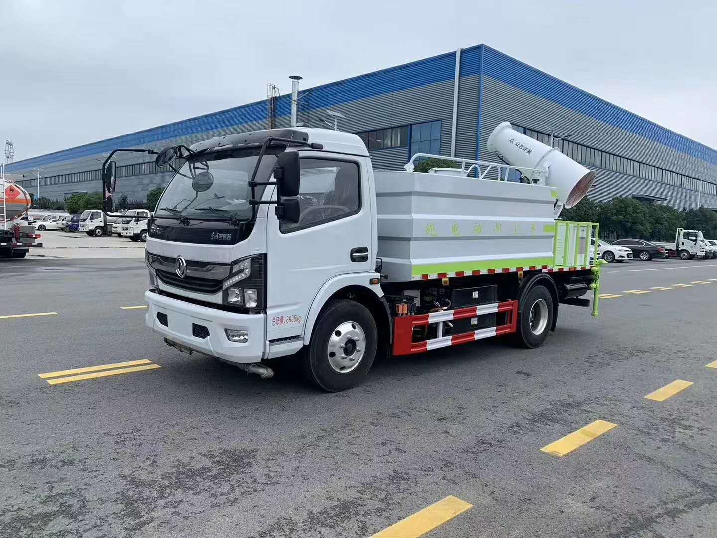 東風(fēng)5方純電動(dòng)灑水車(chē)