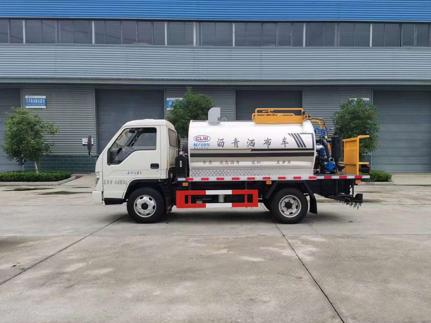 國(guó)六福田小卡3瀝青灑布車(chē)