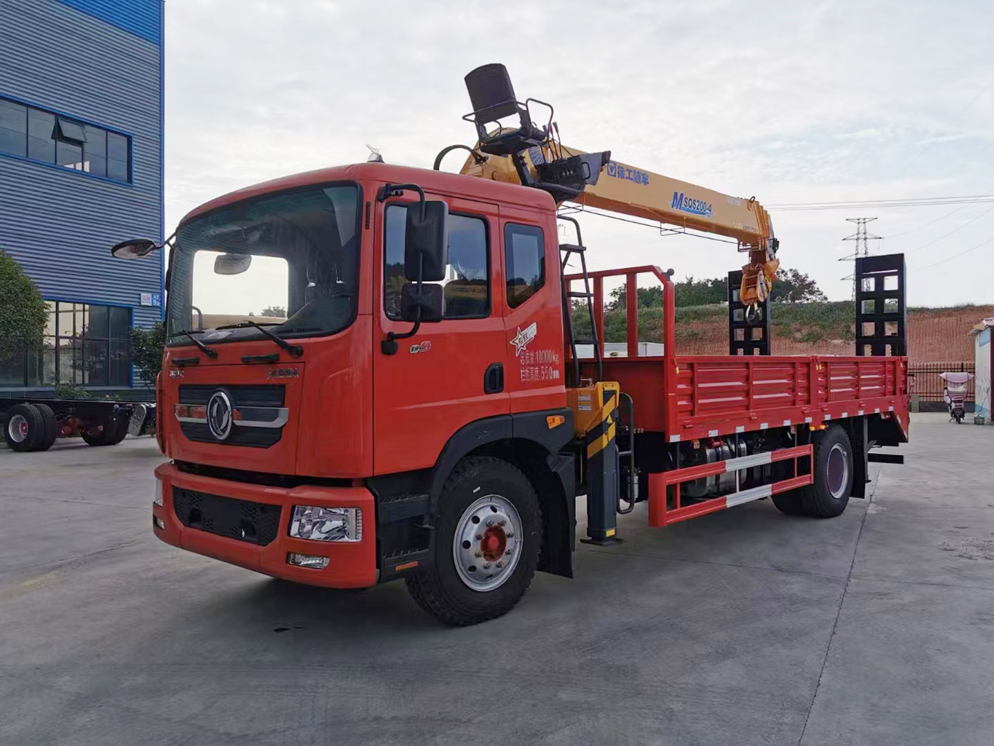 國六東風多利卡D9隨車吊帶爬梯