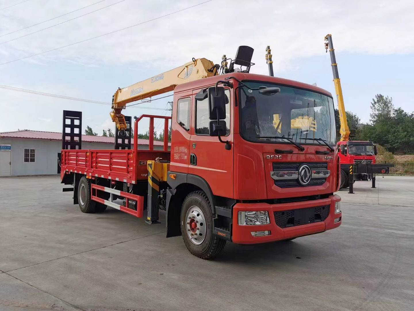 國六東風多利卡D9隨車吊帶爬梯