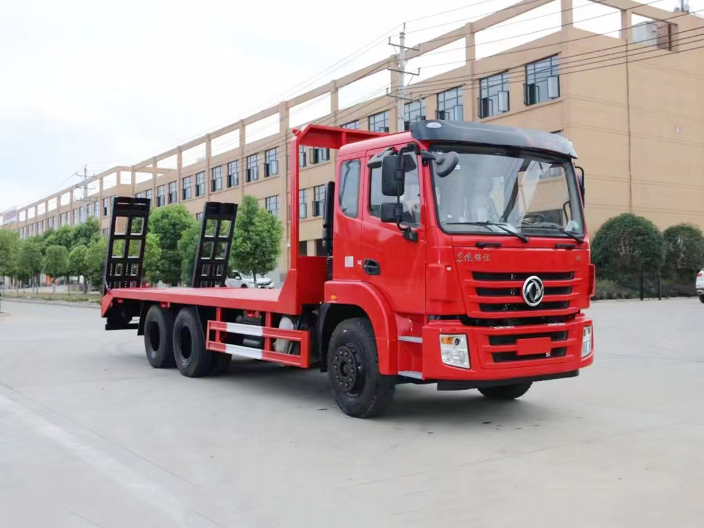 國六東風(fēng)錦程V6后八輪平板運(yùn)輸車