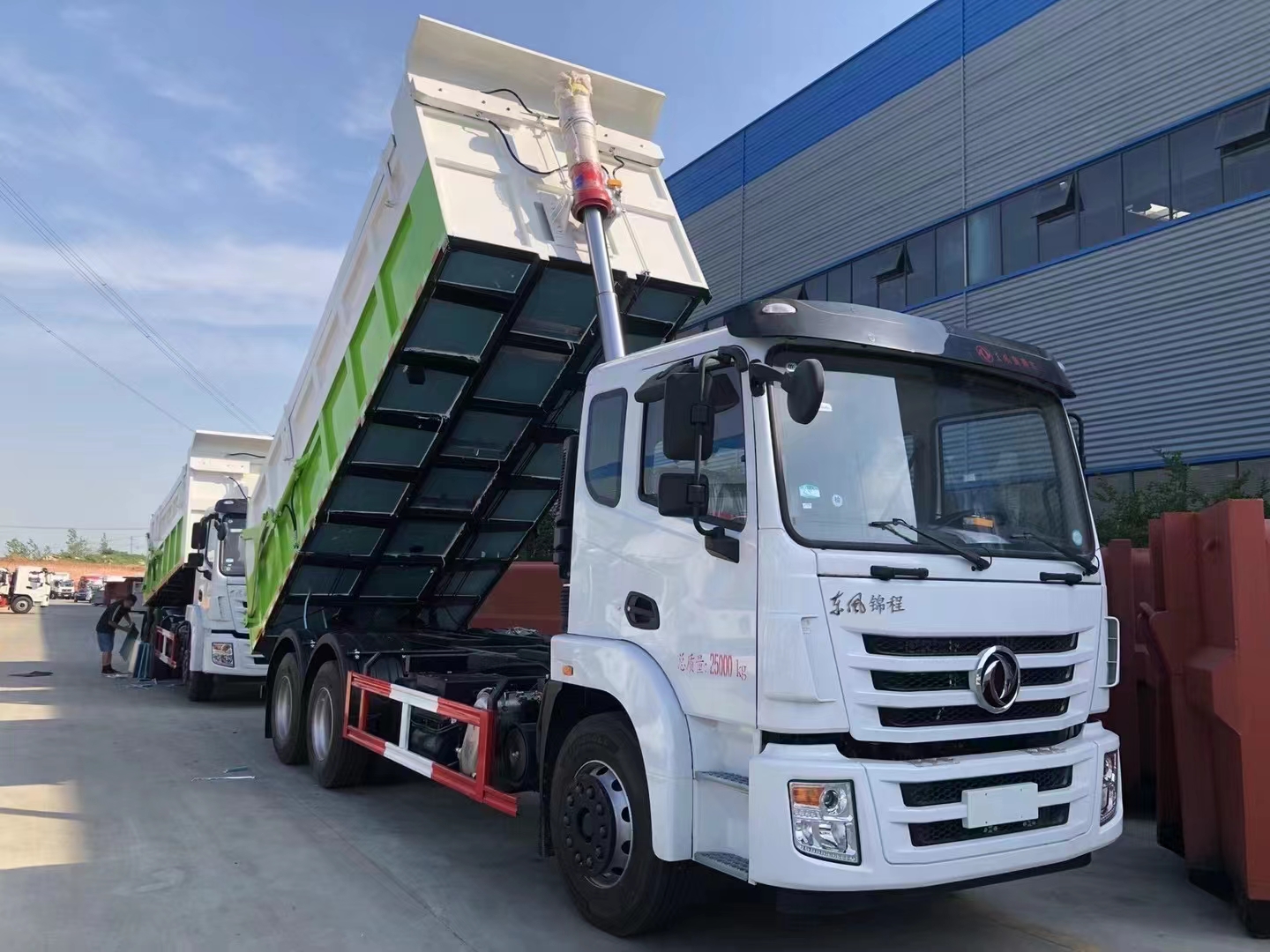 東風錦程后雙橋對接垃圾車