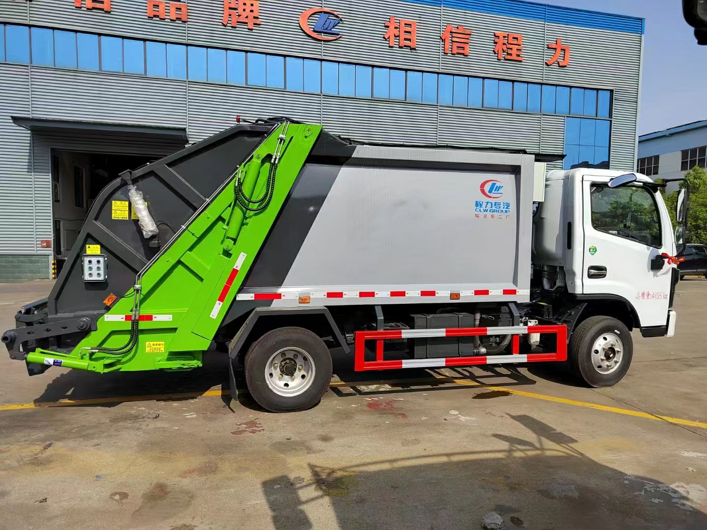 國六東風福瑞卡壓縮式垃圾車正面圖