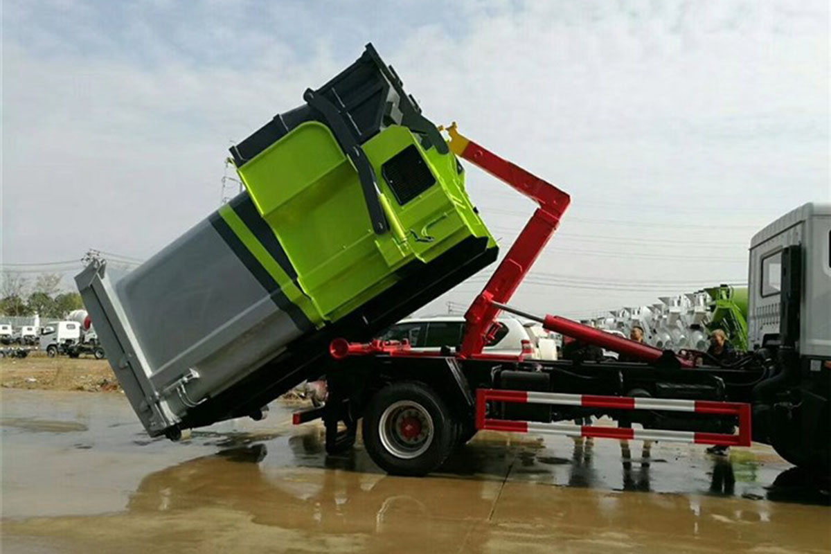 8-12方移動(dòng)壓縮垃圾站