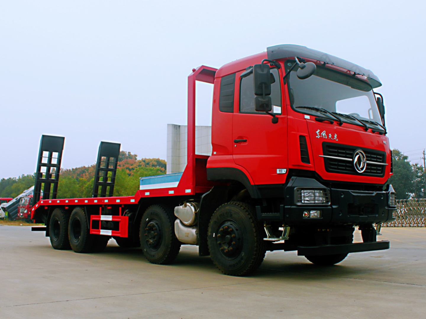 國六東風天龍前四后八平板運輸車