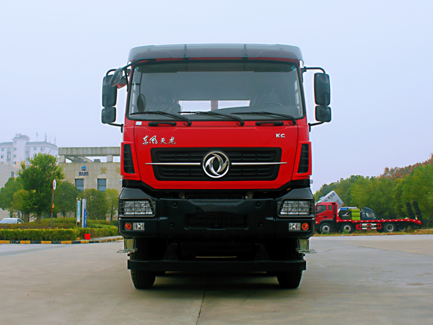 國六東風天龍前四后八平板運輸車