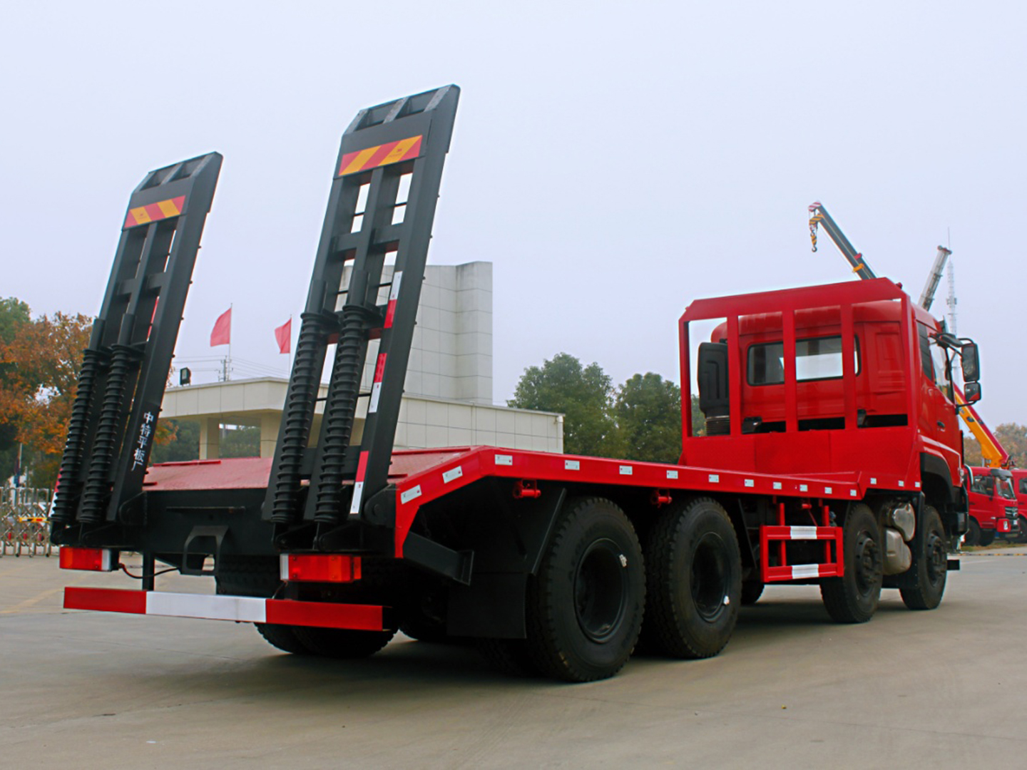國六東風天龍前四后八平板運輸車