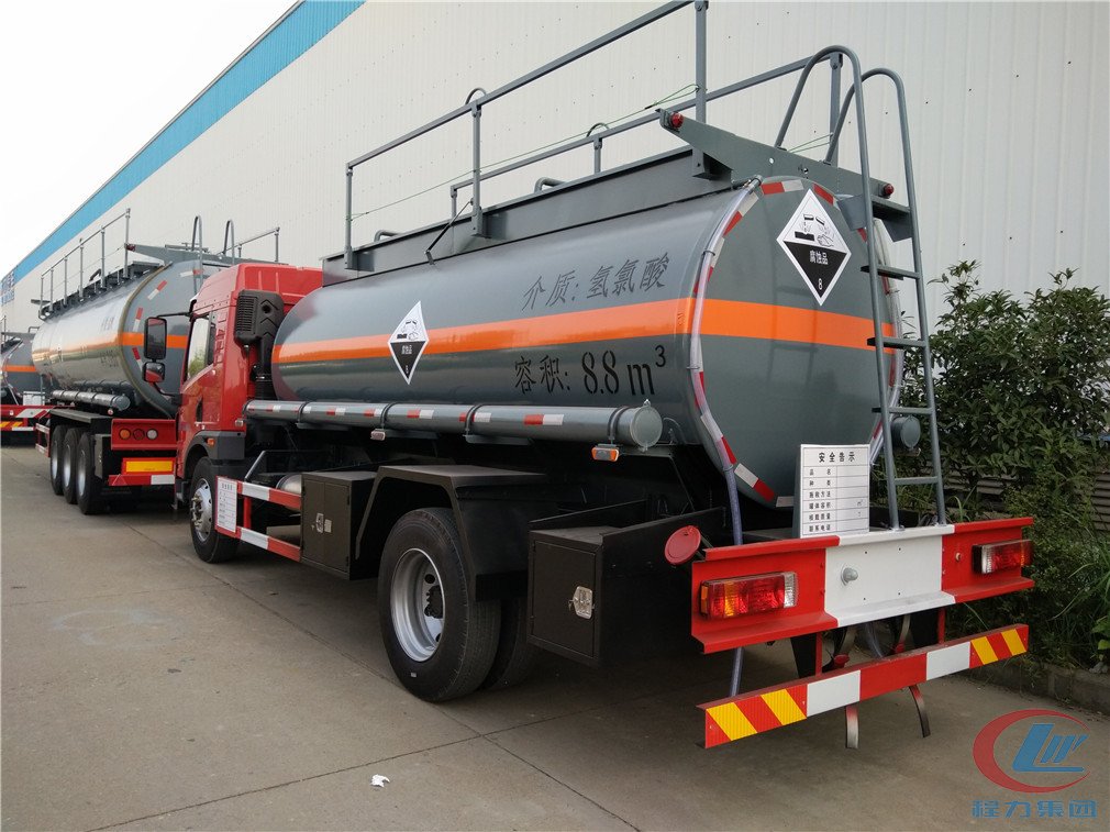 程力集團解放龍V腐蝕性物品罐式運輸車側面圖