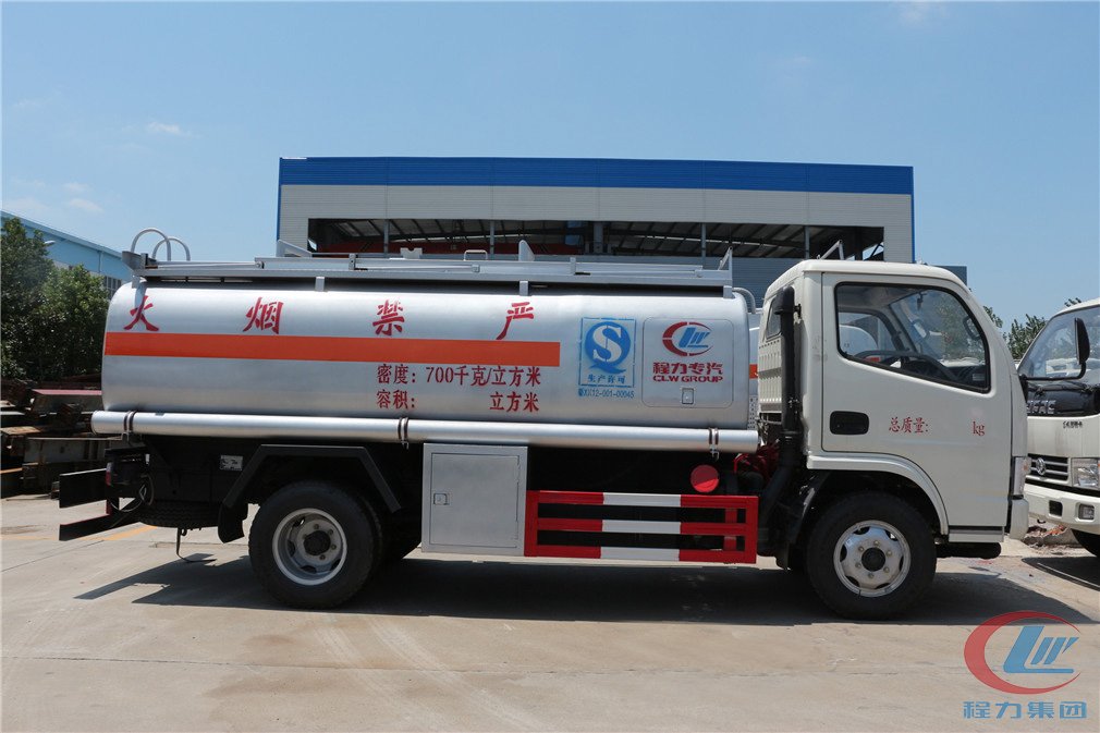 程力東風小多利卡(5方)加油車側面車