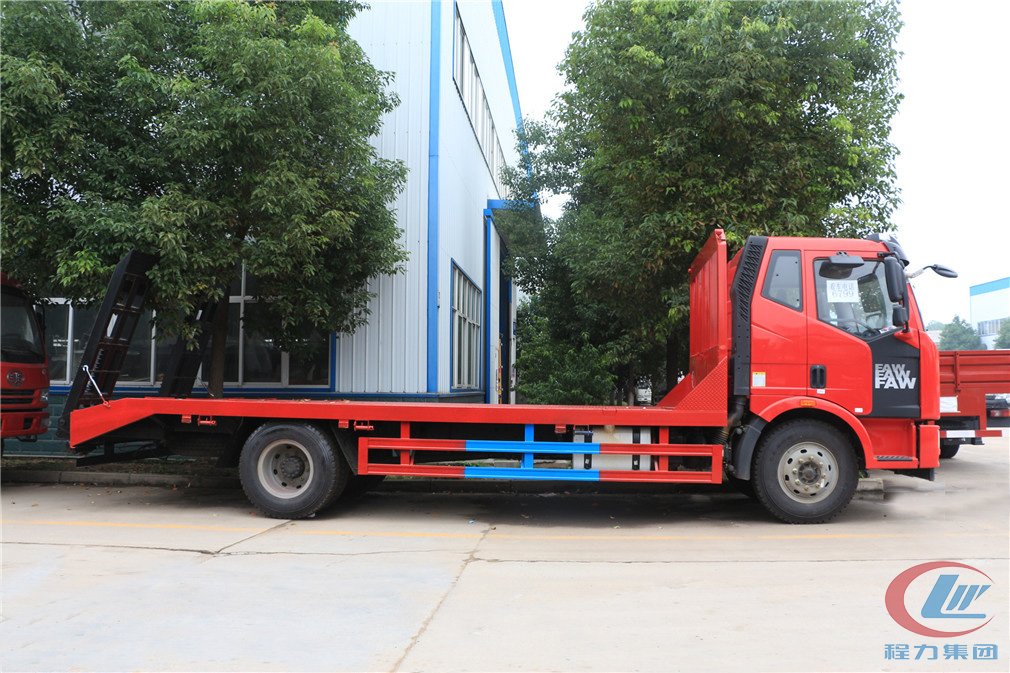 程力集團解放J6L平板運輸車側(cè)面圖