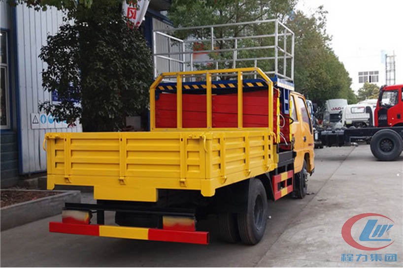 湖北程力江鈴10米升降平臺(tái)高空作業(yè)車側(cè)面圖